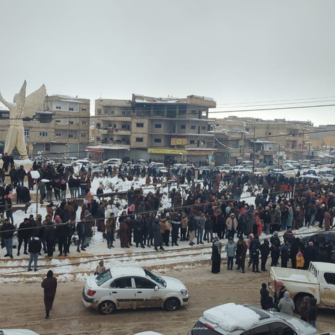 People in Kobani waiting for the UN aid convoy. Photo credit: Khalil Muhammad.