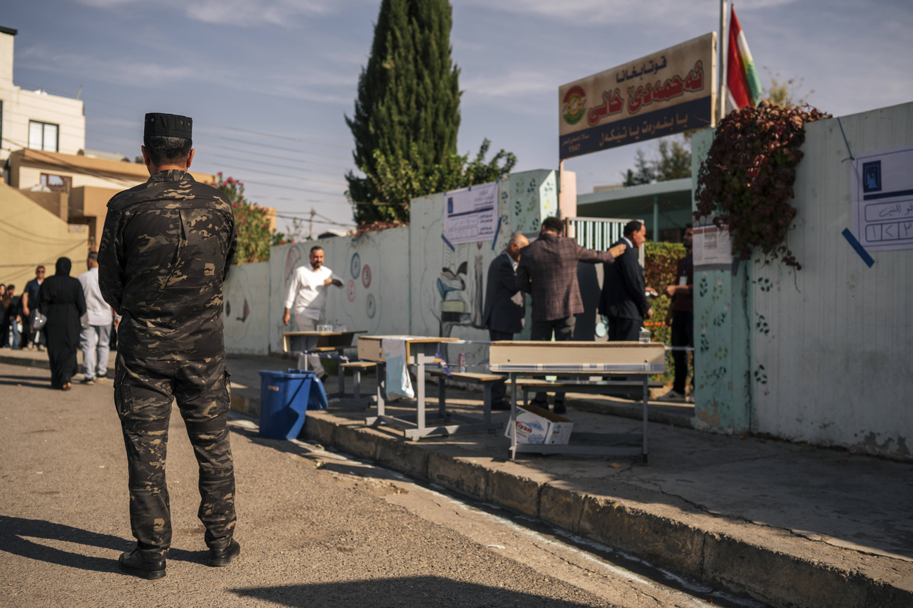 Voters Cast Ballots in Zakho Voters arrive at a polling station during the parliamentary elections in Zakho, Dohuk Governorate, Kurdistan Region, Iraq, on November 11, 2025. Security forces were deployed near polling stations to maintain order during the vote. (IMAGO / Middle East Images)