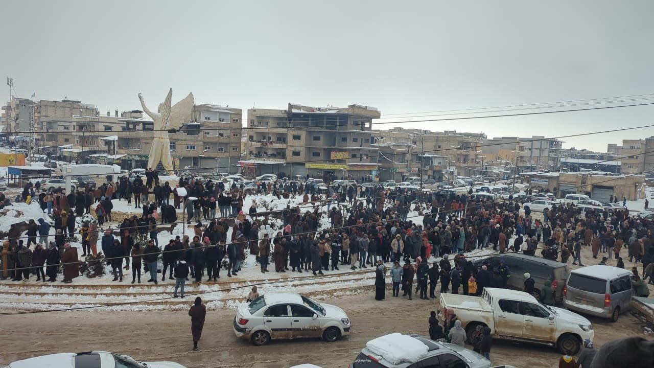 People in Kobani waiting for the UN aid convoy. Photo credit: Khalil Muhammad.