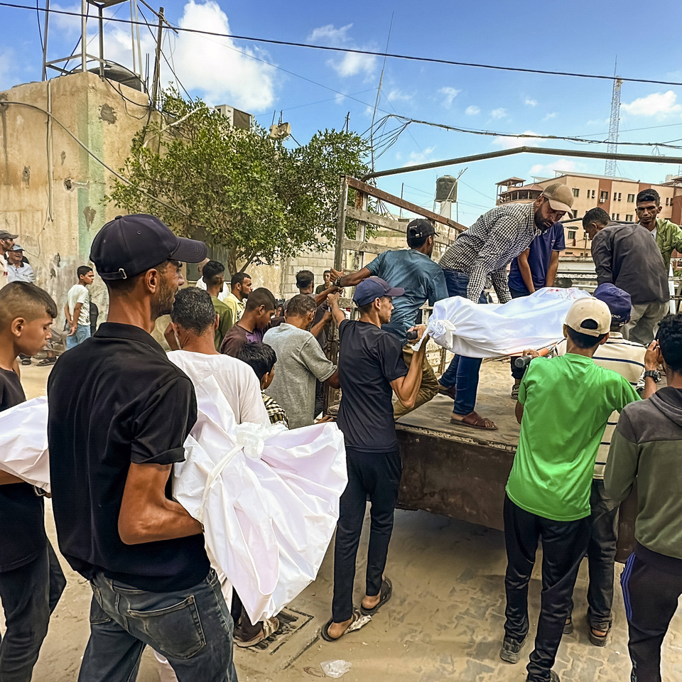 Mourners Grieve Gaza Aid and Shelter Victims Palestinians mourn over the bodies of victims killed in airstrikes during a funeral in Rafah in the southern Gaza Strip on July 31, 2025. Eighteen people were killed while waiting for humanitarian aid at a US aid distribution point in the Morag area of Rafah, according to local health officials. In a separate strike, six Palestinians were killed when a tent housing displaced persons was hit in the Mawasi area of Khan Yunis.