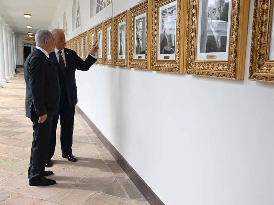 September 29, 2025, Washington, District Of Columbia, United States of America: U.S. President DONALD TRUMP hosts Israeli Prime Minister BENJAMIN NETANYAHU for at the White House for a meeting dealing with ending the Gaza War and bringing Israeli hostages home.