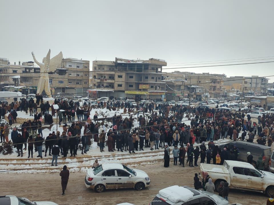 People in Kobani waiting for the UN aid convoy. Photo credit: Khalil Muhammad.